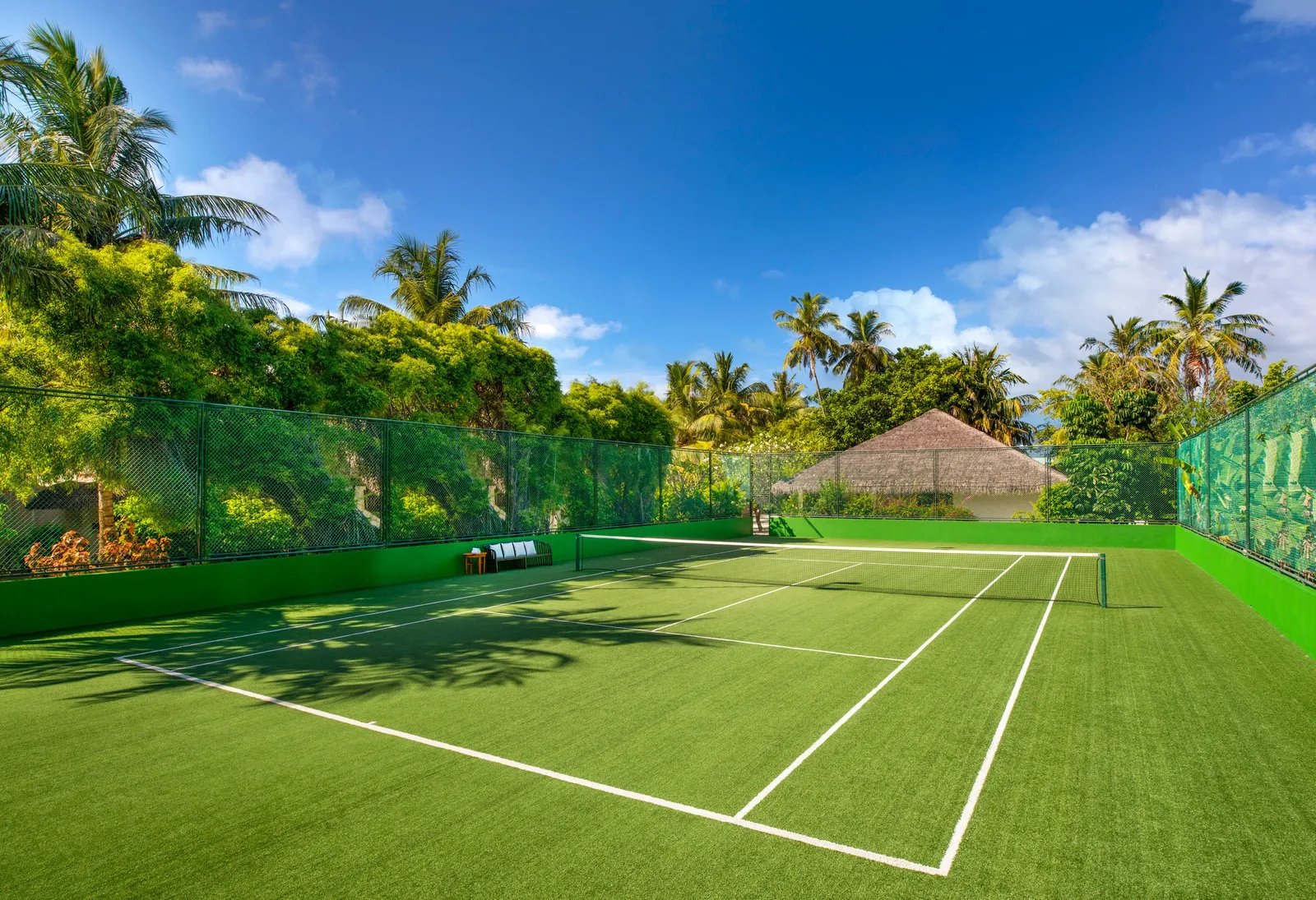 쉐라톤 몰디브 풀문 리조트 앤 스파 Tennis Court & Soccer Field